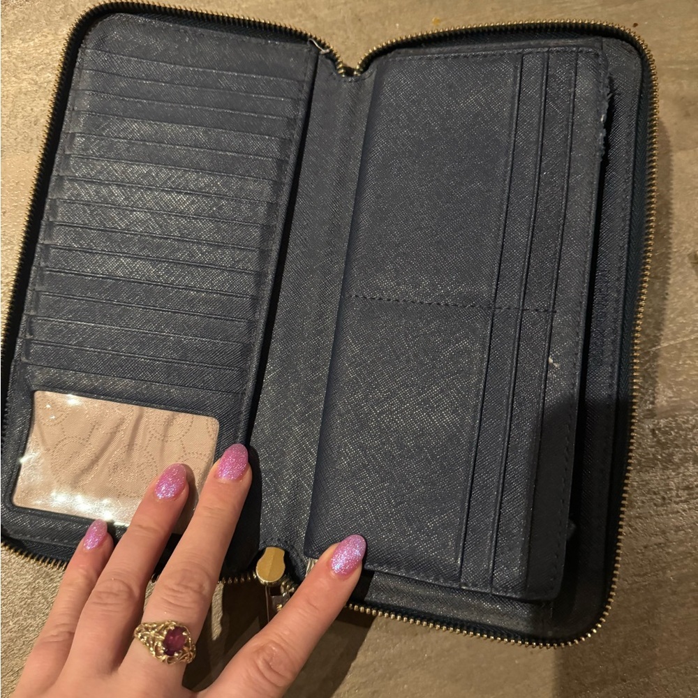 VERY LARGE MICHAEL KORS Jet Set Travel Navy Wallet - Picture 6 of 14
